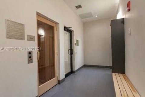 Condo in Miami, Florida, 1 bedroom  № 1704465 - photo 20