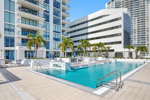 Condo in Saint Petersburg, Florida, 2 bedrooms  № 2379535 - photo 12