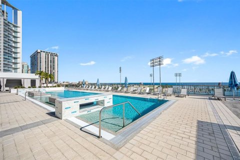 Condo in Saint Petersburg, Florida, 2 bedrooms  № 2379535 - photo 14