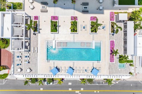 Condo in Saint Petersburg, Florida, 2 bedrooms  № 2379535 - photo 10