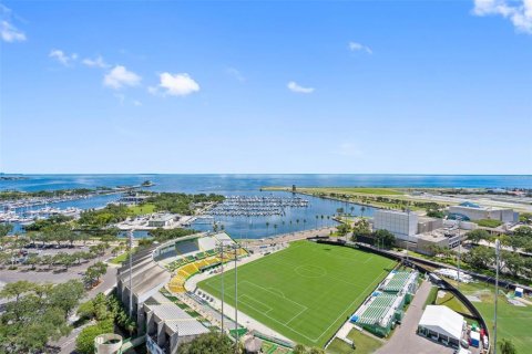 Condo in Saint Petersburg, Florida, 2 bedrooms  № 2379535 - photo 5