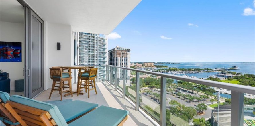 Condo in Saint Petersburg, Florida, 2 bedrooms  № 2379535