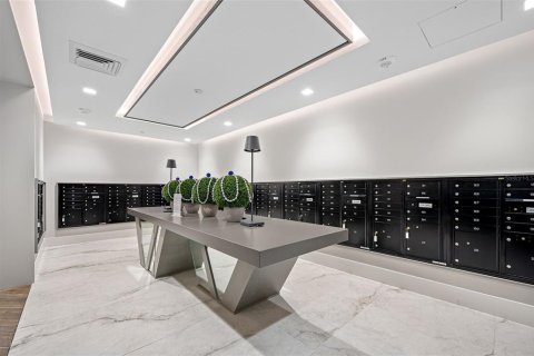 Condo in Saint Petersburg, Florida, 2 bedrooms  № 2379535 - photo 23