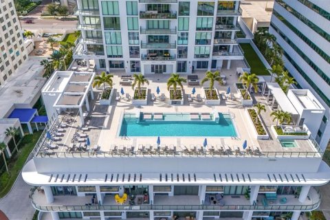 Condo in Saint Petersburg, Florida, 2 bedrooms  № 2379535 - photo 9