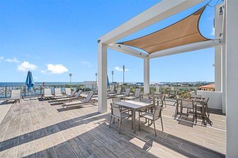 Condo in Saint Petersburg, Florida, 2 bedrooms  № 2379535 - photo 16