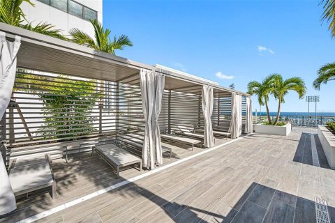 Condo in Saint Petersburg, Florida, 2 bedrooms  № 2379535 - photo 17