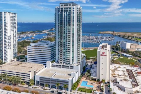 Condo in Saint Petersburg, Florida, 2 bedrooms  № 2379535 - photo 8