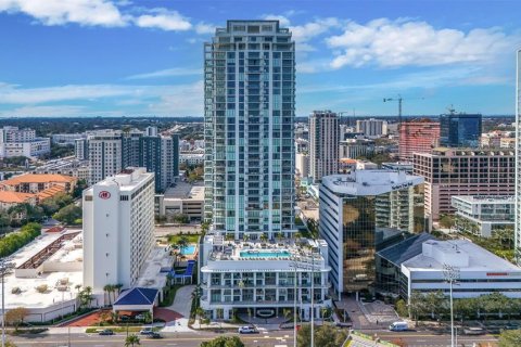 Condo in Saint Petersburg, Florida, 2 bedrooms  № 2379535 - photo 2