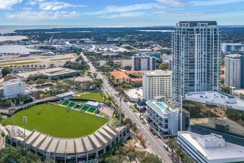 Condo in Saint Petersburg, Florida, 2 bedrooms  № 2379535 - photo 7