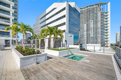 Condo in Saint Petersburg, Florida, 2 bedrooms  № 2379535 - photo 15