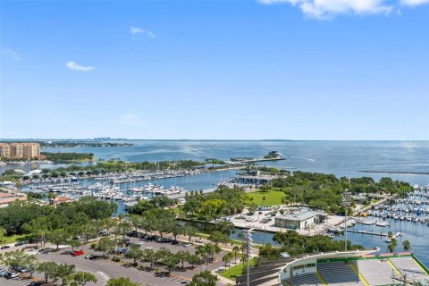 Condo in Saint Petersburg, Florida, 2 bedrooms  № 2379535 - photo 3