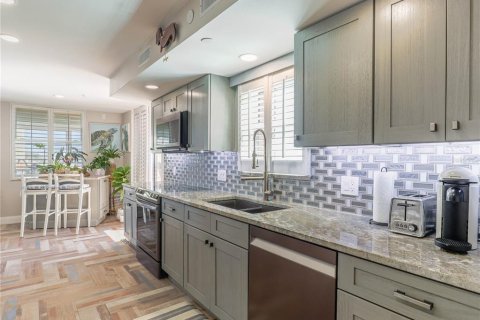 Condo in Madeira Beach, Florida, 3 bedrooms  № 946782 - photo 6