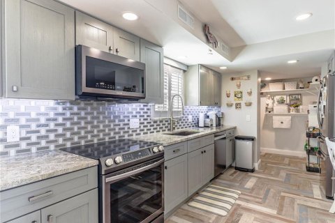 Condo in Madeira Beach, Florida, 3 bedrooms  № 946782 - photo 21