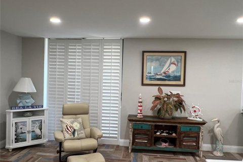 Condo in Madeira Beach, Florida, 3 bedrooms  № 946782 - photo 15