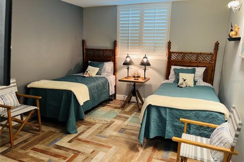 Condo in Madeira Beach, Florida, 3 bedrooms  № 946782 - photo 8