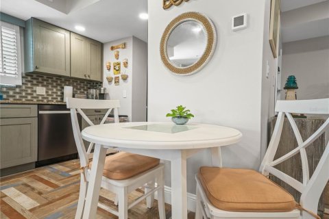 Condo in Madeira Beach, Florida, 3 bedrooms  № 946782 - photo 7