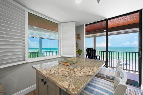 Condo in Madeira Beach, Florida, 3 bedrooms  № 946782 - photo 30