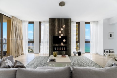 Condo in Sunny Isles Beach, Florida, 3 bedrooms  № 1735802 - photo 22