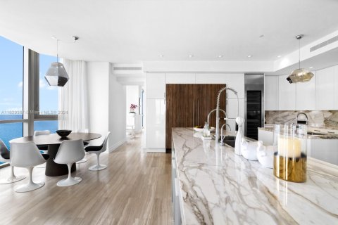Condo in Sunny Isles Beach, Florida, 3 bedrooms  № 1735802 - photo 26