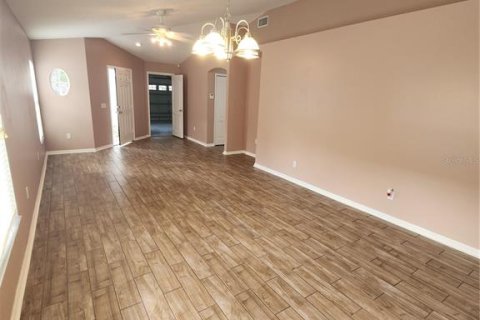 Villa ou maison à louer à Tampa, Floride: 3 chambres, 118.91 m2 № 1813031 - photo 8