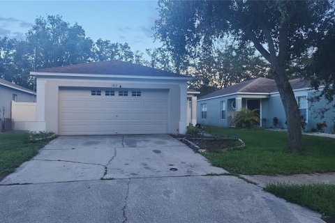 Villa ou maison à louer à Tampa, Floride: 3 chambres, 118.91 m2 № 1813031 - photo 2