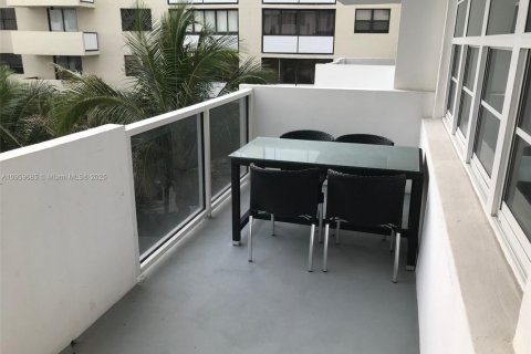 Copropriété à louer à Miami Beach, Floride: 1 chambre, 48.77 m2 № 1982390 - photo 3