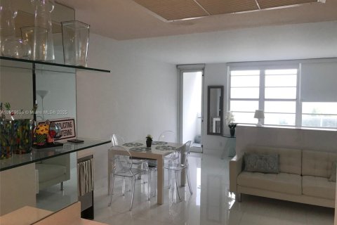 Copropriété à louer à Miami Beach, Floride: 1 chambre, 48.77 m2 № 1982390 - photo 10