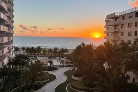 Copropriété à louer à Miami Beach, Floride: 1 chambre, 48.77 m2 № 1982390 - photo 1