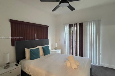 Casa en alquiler en Oakland Park, Florida, 4 dormitorios, 180.42 m2 № 1962602 - foto 12