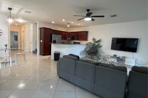 Casa en alquiler en Oakland Park, Florida, 4 dormitorios, 180.42 m2 № 1962602 - foto 3