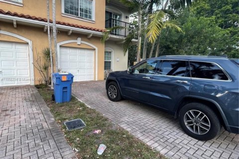 Casa en alquiler en Oakland Park, Florida, 4 dormitorios, 180.42 m2 № 1962602 - foto 1