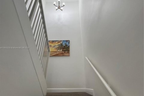 Casa en alquiler en Oakland Park, Florida, 4 dormitorios, 180.42 m2 № 1962602 - foto 21