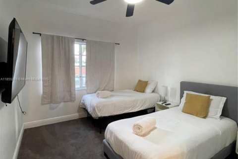 Casa en alquiler en Oakland Park, Florida, 4 dormitorios, 180.42 m2 № 1962602 - foto 11