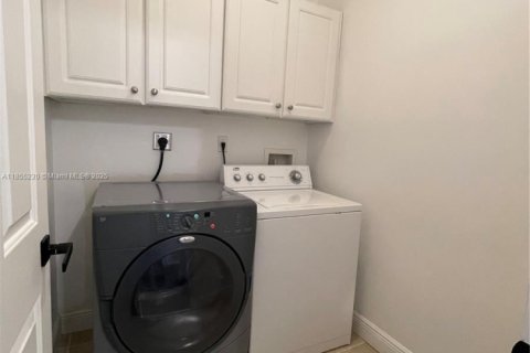 Casa en alquiler en Oakland Park, Florida, 4 dormitorios, 180.42 m2 № 1962602 - foto 10