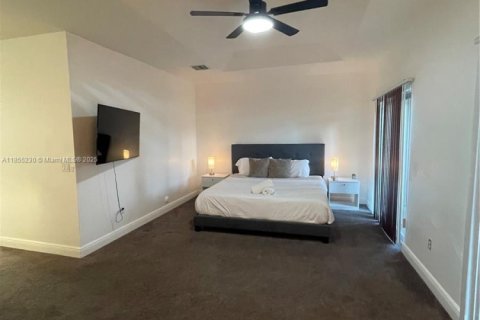Casa en alquiler en Oakland Park, Florida, 4 dormitorios, 180.42 m2 № 1962602 - foto 19