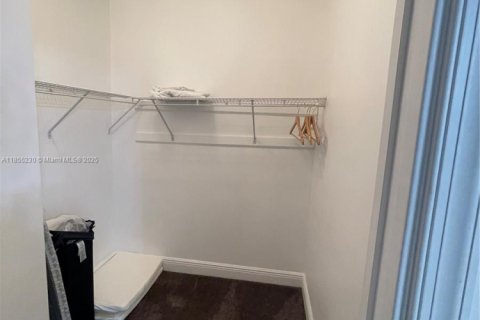 Casa en alquiler en Oakland Park, Florida, 4 dormitorios, 180.42 m2 № 1962602 - foto 17