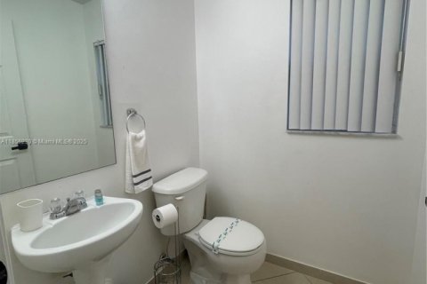 Casa en alquiler en Oakland Park, Florida, 4 dormitorios, 180.42 m2 № 1962602 - foto 23