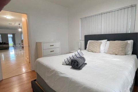 Casa en alquiler en Oakland Park, Florida, 4 dormitorios, 180.42 m2 № 1962602 - foto 22