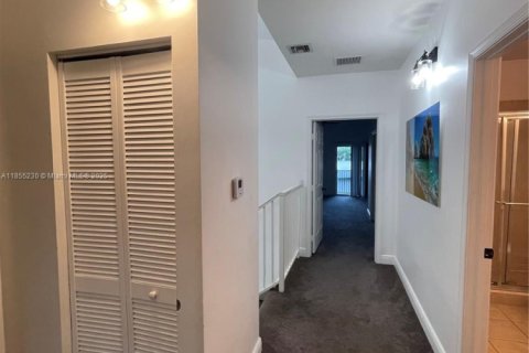 Casa en alquiler en Oakland Park, Florida, 4 dormitorios, 180.42 m2 № 1962602 - foto 9