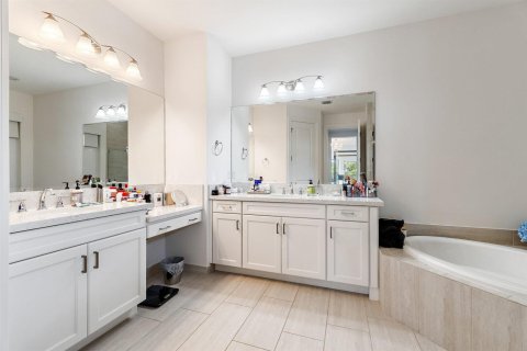 House in Jupiter, Florida 3 bedrooms, 246.75 sq.m. № 2295659 - photo 17