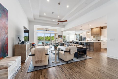 House in Jupiter, Florida 3 bedrooms, 246.75 sq.m. № 2295659 - photo 8