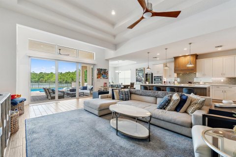 House in Jupiter, Florida 3 bedrooms, 246.75 sq.m. № 2295659 - photo 9