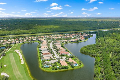 House in Jupiter, Florida 3 bedrooms, 246.75 sq.m. № 2295659 - photo 2