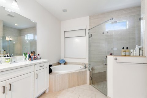 House in Jupiter, Florida 3 bedrooms, 246.75 sq.m. № 2295659 - photo 18