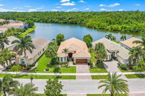 House in Jupiter, Florida 3 bedrooms, 246.75 sq.m. № 2295659
