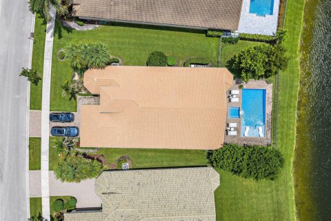 House in Jupiter, Florida 3 bedrooms, 246.75 sq.m. № 2295659 - photo 4