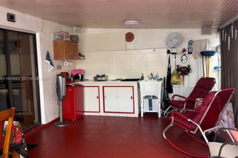 Casa en venta en Hialeah, Florida, 3 dormitorios, 114.92 m2 № 2001169 - foto 6