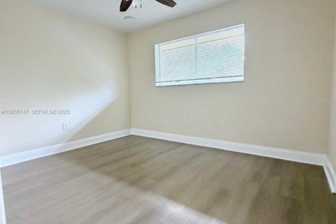 House in Coral Springs, Florida 2 bedrooms № 1993346 - photo 14