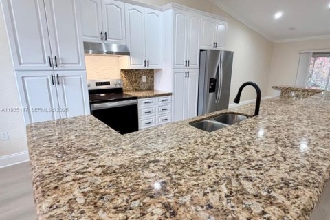 House in Coral Springs, Florida 2 bedrooms № 1993346 - photo 6