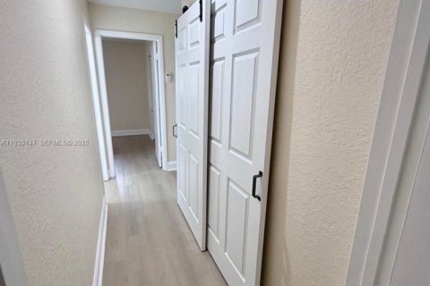 House in Coral Springs, Florida 2 bedrooms № 1993346 - photo 22